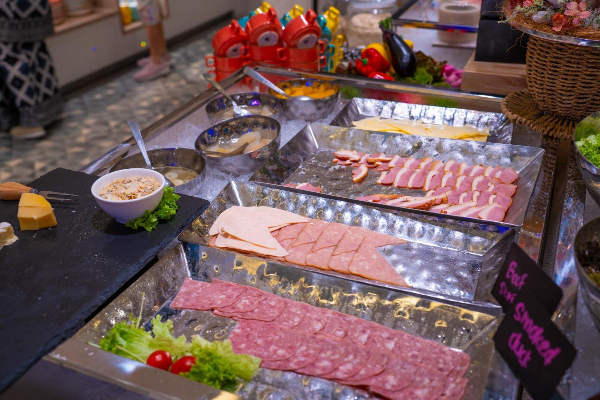 The Waterfront Hotel Kuching Ngoại thất bức ảnh A selection of cold cuts