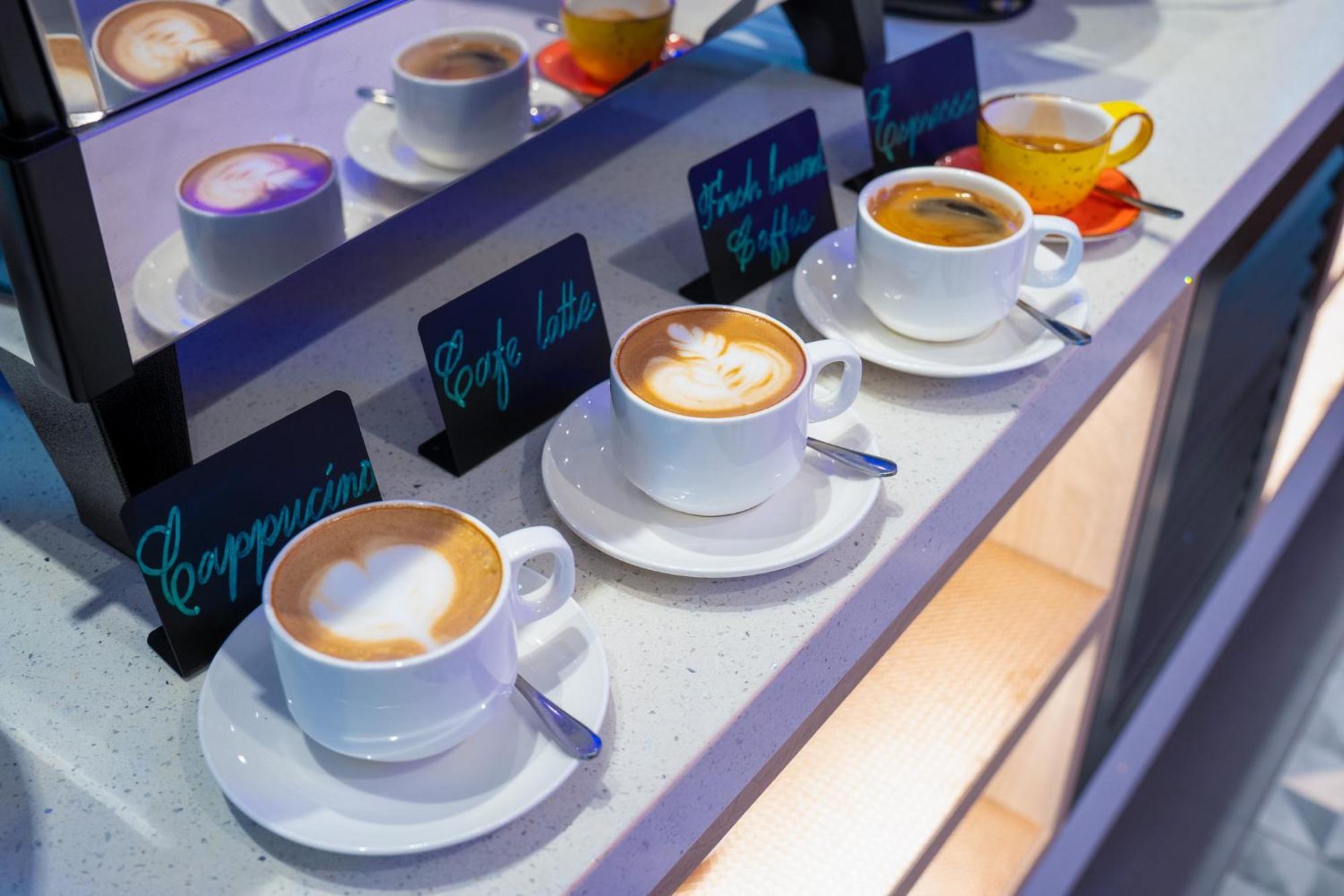 The Waterfront Hotel Kuching Ngoại thất bức ảnh Coffee at the airport