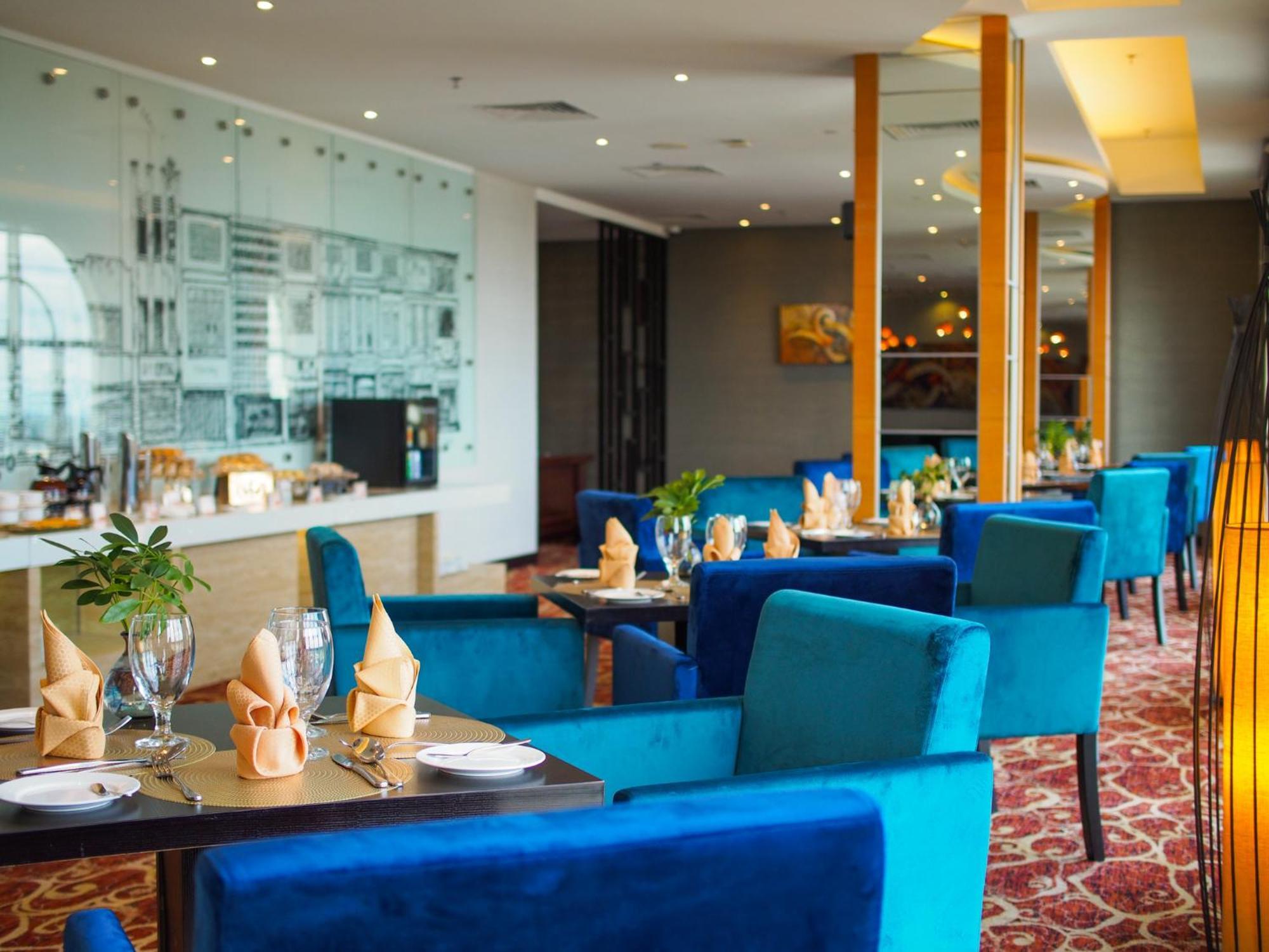 The Waterfront Hotel Kuching Ngoại thất bức ảnh The lounge at the airport