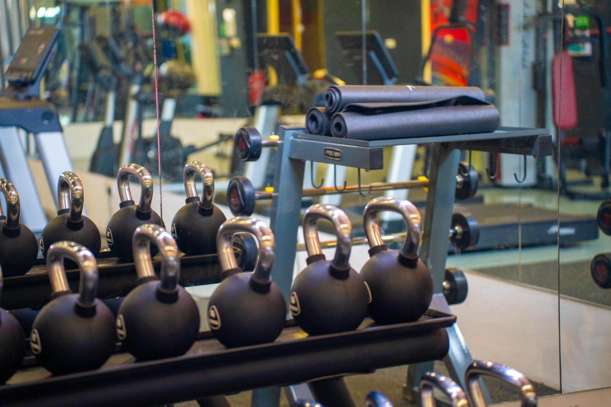 The Waterfront Hotel Kuching Ngoại thất bức ảnh Kettlebells in a gym