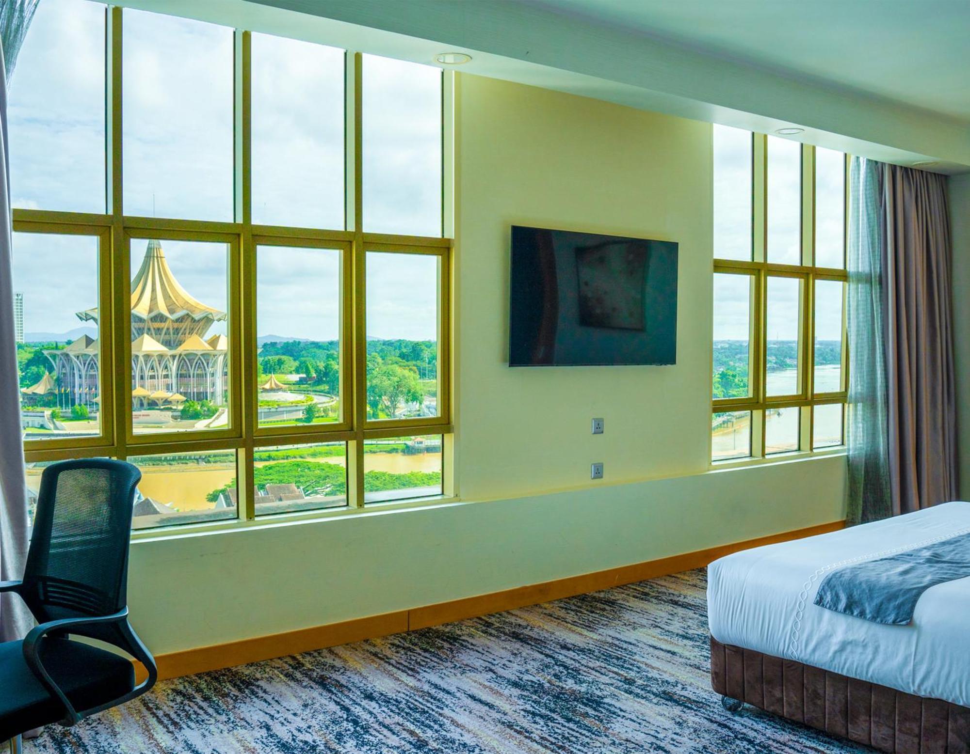 The Waterfront Hotel Kuching Ngoại thất bức ảnh A room at the hotel
