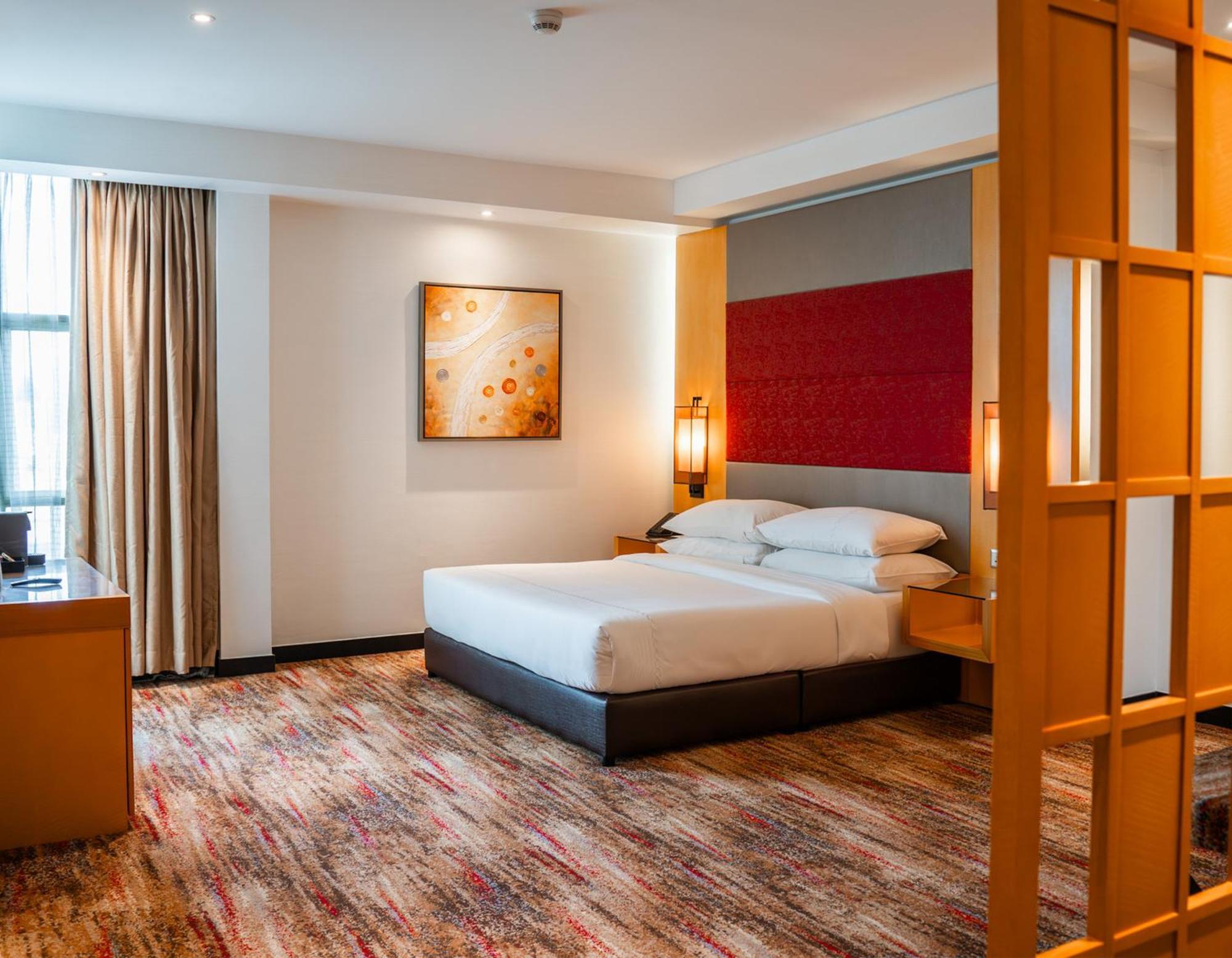 The Waterfront Hotel Kuching Ngoại thất bức ảnh A bedroom at the hotel