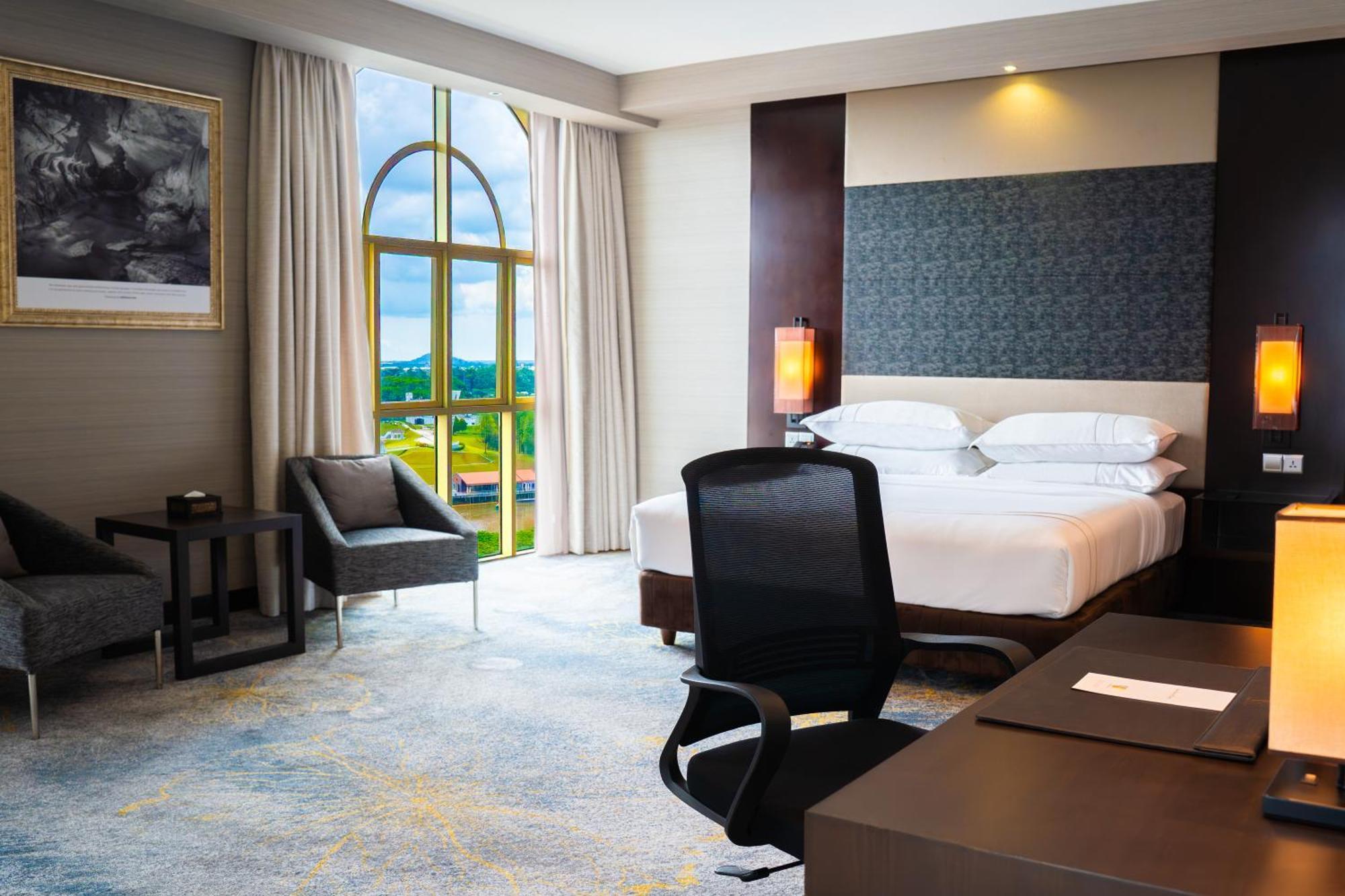 The Waterfront Hotel Kuching Ngoại thất bức ảnh Deluxe Room