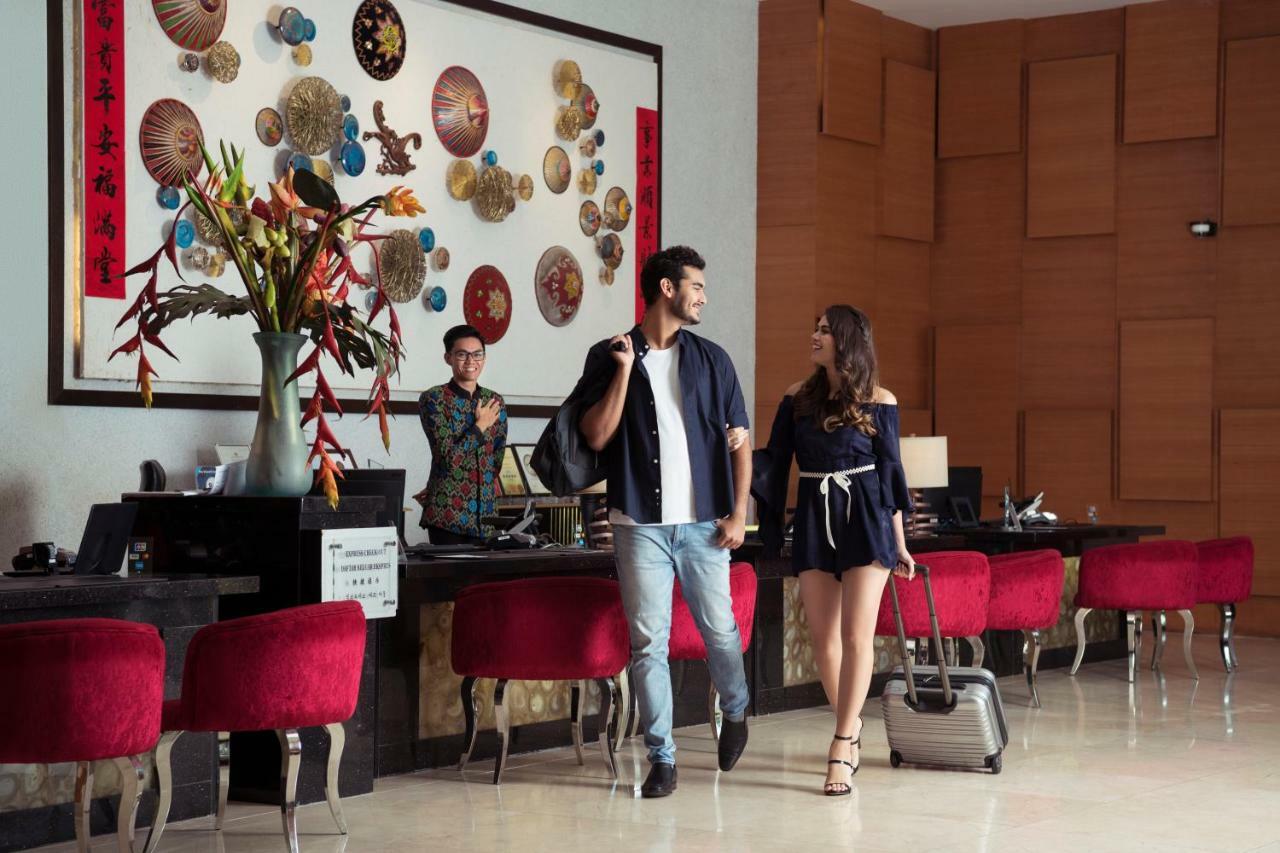 The Waterfront Hotel Kuching Ngoại thất bức ảnh The lobby of the hotel