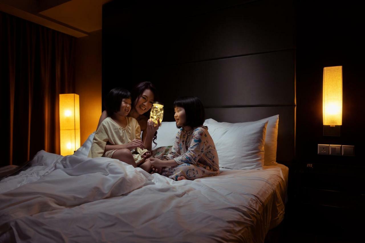 The Waterfront Hotel Kuching Ngoại thất bức ảnh A scene from the film